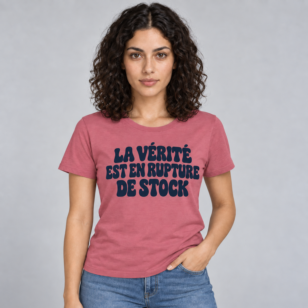 T-shirt La vérité est en rupture de stock porté par F02, coloris rose