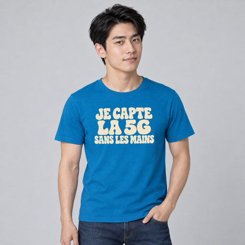Homme portant le T-shirt bleu Je capte la 5G sans les mains.