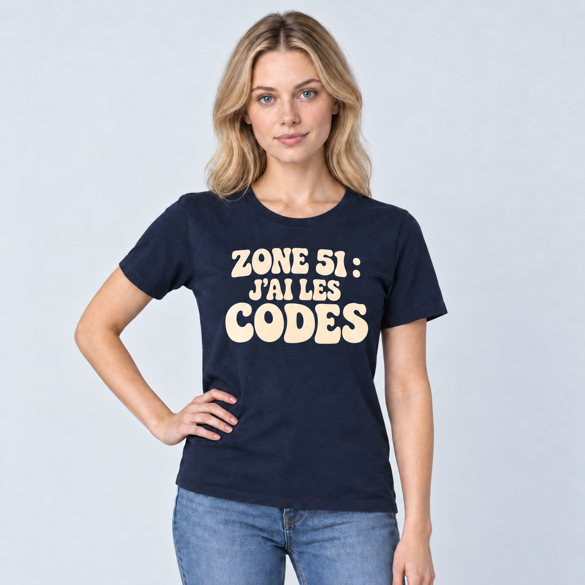 T-shirt « Zone 51 : J’ai les codes » porté